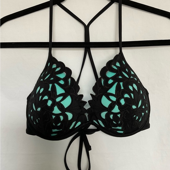 Shade & Shore Black and Green Bikini with Molded Cups - Picture 2 of 7